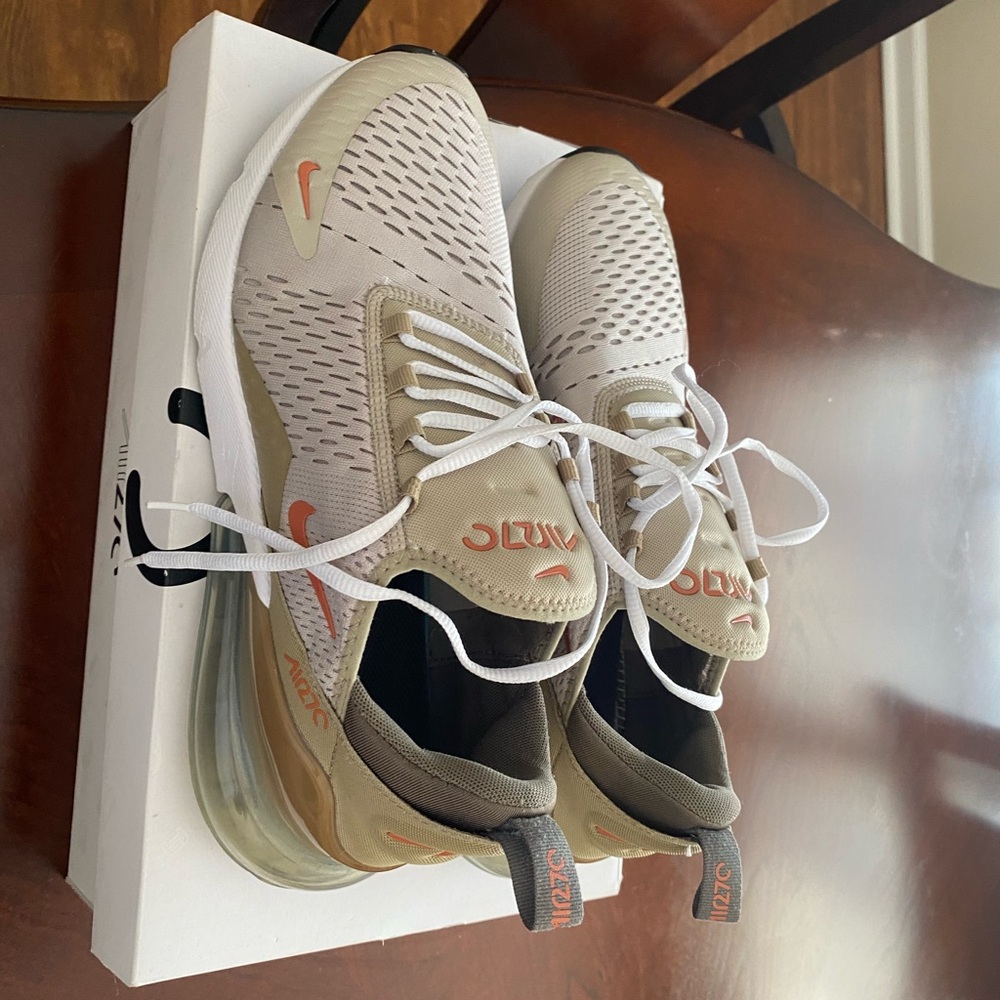 Nike Air Max 270 - Picture 4 of 7
